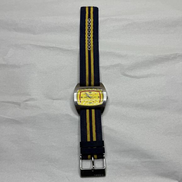 Y2K Diesel 5 Bar DZ-2059 Men’s Watch – Yellow/Blue Canvas Strap, Quartz Movement - Picture 3 of 8